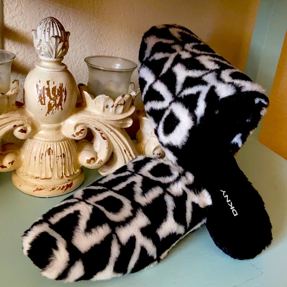DKNY Womens Slides